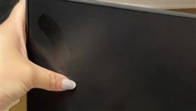 網購電競螢幕被低溫配送？拆開竟濕到出水
圖／爆料公社