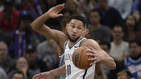 ▲西蒙斯（Ben Simmons）本場6投6中另有13籃板7助攻，貢獻本季新高15分。（圖／美聯社／達志影像）