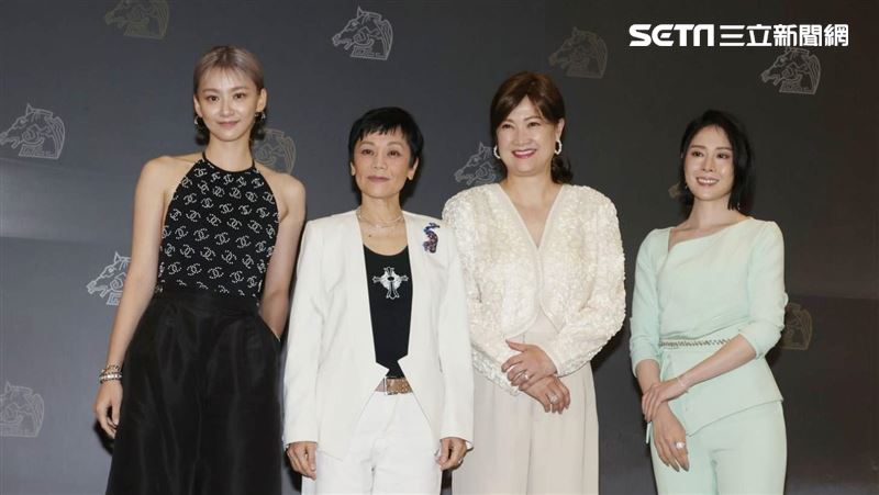 張艾嘉意外合體女兒！蔡亘晏拿智齒嚇壞