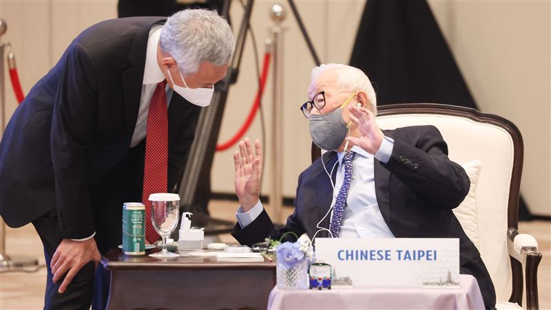 APEC領袖峰會登場！李顯龍張忠謀場邊敘舊