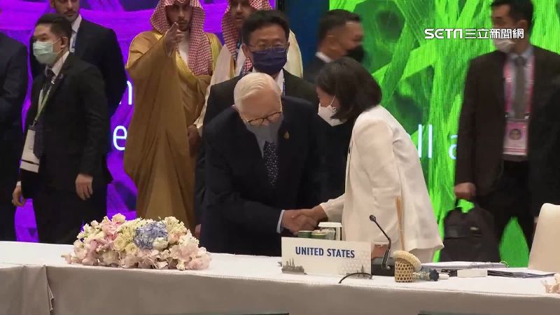 與戴琪握手11秒！張忠謀展現台灣積極態度