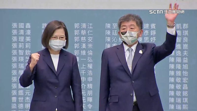 海內外學者連署挺陳時中　他斷肋骨也到場