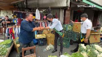 劉建國固守北港掃街　朱陪張麗善拜廟車掃