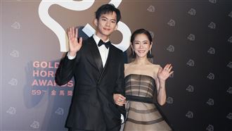 金馬紅毯楊千霈搭配吳念軒「灰黑系」登場