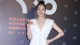 最美舞蹈家辣翻　深Ｖ激露美胸演過俗女2