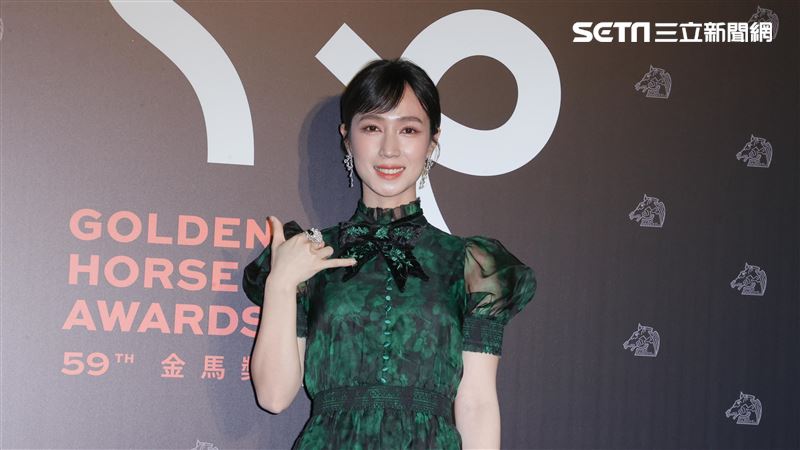 小薰登金馬紅毯！阿嬤嚇壞：怎麼是妳跌倒