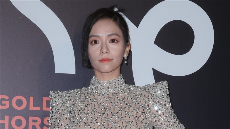 宋芸樺中空激裸嫩白春光　一出場辣翻