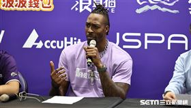 ▲桃園永豐雲豹主場開幕戰，「魔獸」霍華德（Dwight Howard）出席賽後記者會。（圖／記者劉彥池攝影）