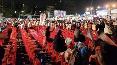 國民黨造勢稱破3萬人　四叉貓PO照狠打臉