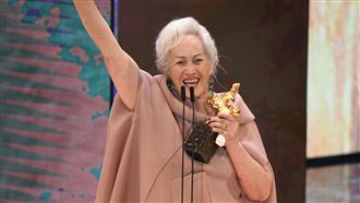 首次演戲就得獎　75歲素人阿嬤奪最佳女配