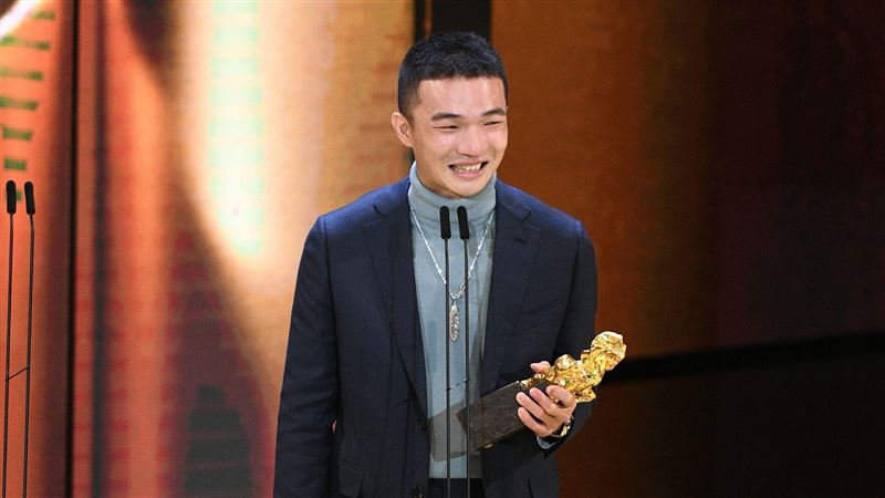 打敗周興哲獲新人獎　許光漢問一句笑翻網