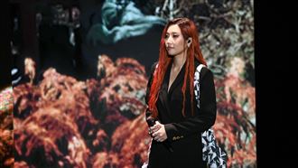 耳朵懷孕！A-Lin金馬獻唱　尬舞12名壯漢