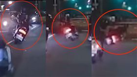 屁孩鑽車縫「搖擺」釀自摔！網見結局大讚