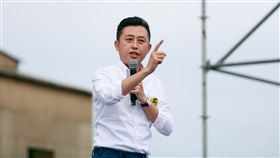 林智堅感嘆，選舉不能選到失去人性，自己因為工作的因素犧牲了家庭相處時間，居然被作為孝順與否的消遣。（圖／翻攝自林智堅臉書）