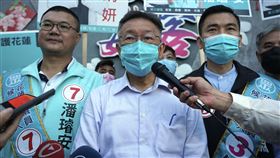 高虹安涉詐領助理費檢分案偵辦  柯文哲回應台灣民眾黨新竹市長候選人高虹安遭控詐領立法院助理費案，台北地檢署17日下午正式分案；對此，民眾黨主席柯文哲（前中）在花蓮輔選時受訪表示，還不知情，怎麼動作這麼快。中央社記者張祈攝  111年11月17日