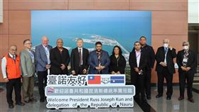 諾魯總統率團參訪台北港諾魯共和國總統昆洛斯（Russ Joseph Kun）（左6）16日率團參訪台北港，由外交部駐諾魯大使王海龍（左2）陪同，台灣港務公司董事長李賢義（左5）、台灣港務公司基隆港務分公司總經理高傳凱（左1）等接待。（台灣港務公司提供）中央社記者汪淑芬傳真  111年11月16日