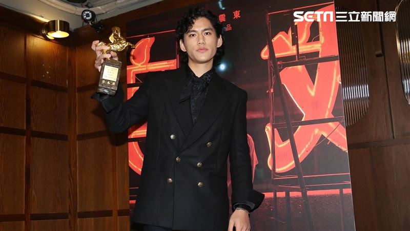 朱軒洋致詞只花22秒！臭臉遭網批：沒禮貌