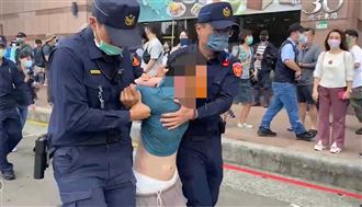 陳時中遊行驚傳鬧場　一男持刀衝上宣傳車