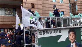 男持刀衝陳時中宣傳車　警壓制社維法偵辦