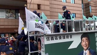 男持刀衝宣傳車原因曝　竟是沒人聽他說話