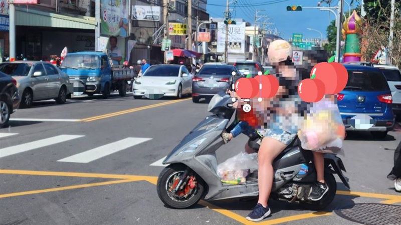 機車5貼「4孩沒戴安全帽」　網嘆大人自私