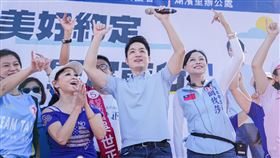 蔣萬安出席「美好約定、堅定前行」內湖區後援會登山健行活動。(圖/蔣萬安辦公室提供)