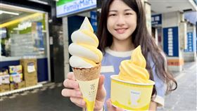 Fami!ce全家霜淇淋與嵜本SAKImoto Bakery推出「玉米濃湯霜淇淋」。（圖／超商業者提供）
