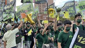 陳時中今與紙風車劇團一同舉辦「疼惜台北．為愛而走」遊行。（圖／記者高逸帆攝影）