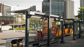 北市公車站(記者陳弋攝影)