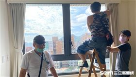 新北市三峽社宅氣密窗自爆。（圖／新北住都中心提供）