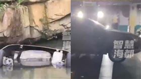 男子聯絡堆高機，將車子扔進溪裡。（圖／翻攝自《海峽都市報》）
