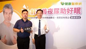 黃俊豪醫師(右)表示阻塞型睡眠呼吸中止症越嚴重，膀胱過動症症狀也越嚴重。