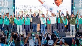 選前衝刺  蔡其昌海線大團結造勢晚會選前最後一個星期日，民進黨台中市長候選人蔡其昌（台上前左5）20日在清水區舉辦海線大團結造勢晚會，立法院長游錫(方方土)（台上前左4）與前立法院長蘇嘉全（台上前右3）都到場站台力挺。（蔡其昌競選總部提供）中央社記者郝雪卿傳真  111年11月20日