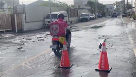 台南,爆裂,自來水管,小河,停水,封鎖線,外送員