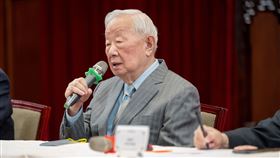 台積電創辦人張忠謀今（21）日出席「2022亞太經濟合作經濟領袖會議代表團」返國記者會。(圖/總統府提供）