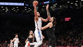 ▲籃網西蒙斯（Ben Simmons）（左）回到先發繳出新高22分的成績（圖／美聯社／達志影像）