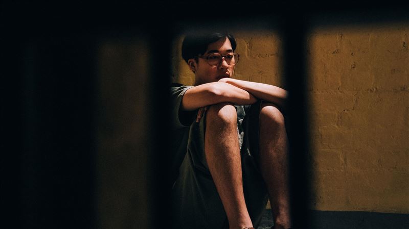 電影主角被抓去坐牢！港導演拍片家人不知