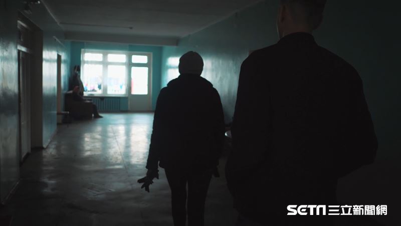 曾到烏克蘭當地的台僑Lily分享，初遇空襲警報時的恐懼與當地人的淡定形成強烈對比，即便警報頻傳，幾乎快成了他們的日常，但烏克蘭人民仍堅持守在崗位上，維持社會運轉，讓她感到相當的震撼與敬佩。（圖／Andrii Pylypenko授權提供）