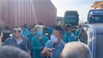 台中港15貨櫃車大亂鬥　司機打斷6根肋骨