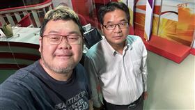 林智群律師21日跟四叉貓一起上政論節目，兩個人還合照。（圖／翻攝自林智群律師臉書）