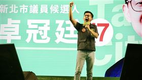 卓冠廷今（22）天感嘆，「分票」是對選情最不穩的新人最無情的攻勢。