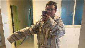 網紅「四叉貓」劉宇針對民眾黨立委高虹安助理案相關爭議，21日晚連發18篇文，爆料高虹安立委辦公室的「小故事」，引發熱議。四叉貓今（22）天酒醒後驚呼，「那群助理一個晚上差點把我一天的通告費喝光！」（圖／翻攝自劉宇臉書）

