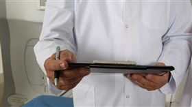 少年的預約掛號單，要等到2025年（示意圖／pixabay）