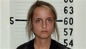 艾希莉（Ashley Waffle）性侵16歲男學生
圖／翻攝自@ScallywagNYC推特
https://twitter.com/ScallywagNYC/status/1594864545671122947