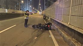 重機,高速追撞,計程車,中和,翻攝畫面