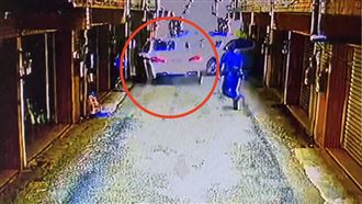 新竹嫌犯拒檢衝警車　警連開22槍畫面曝光