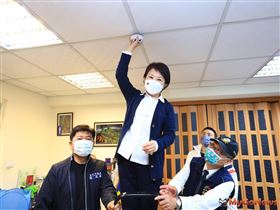 市長盧秀燕相當重視住警器裝設，大力支持挹注預算，2019年至2022年共編列約4200餘萬元購置供民眾安裝。(圖/台中市政府)