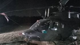 快訊／人機均安！OH-58D直升機夜間訓練　警示燈突亮、緊急落地　（圖／軍方提供）