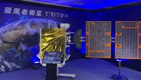 第2顆台灣自製衛星 獵風者衛星自製比達82%獵風者衛星的台灣自製比重提高至82%，衛星電腦、電力控制、光纖陀螺儀、導航接收機等關鍵元件及重要的酬載儀器都由台灣製造。 中央社記者謝方?攝  111年7月20日