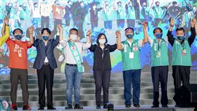 蔡英文衝台中力挺蔡其昌　齊喊：光復台中，贏回光榮